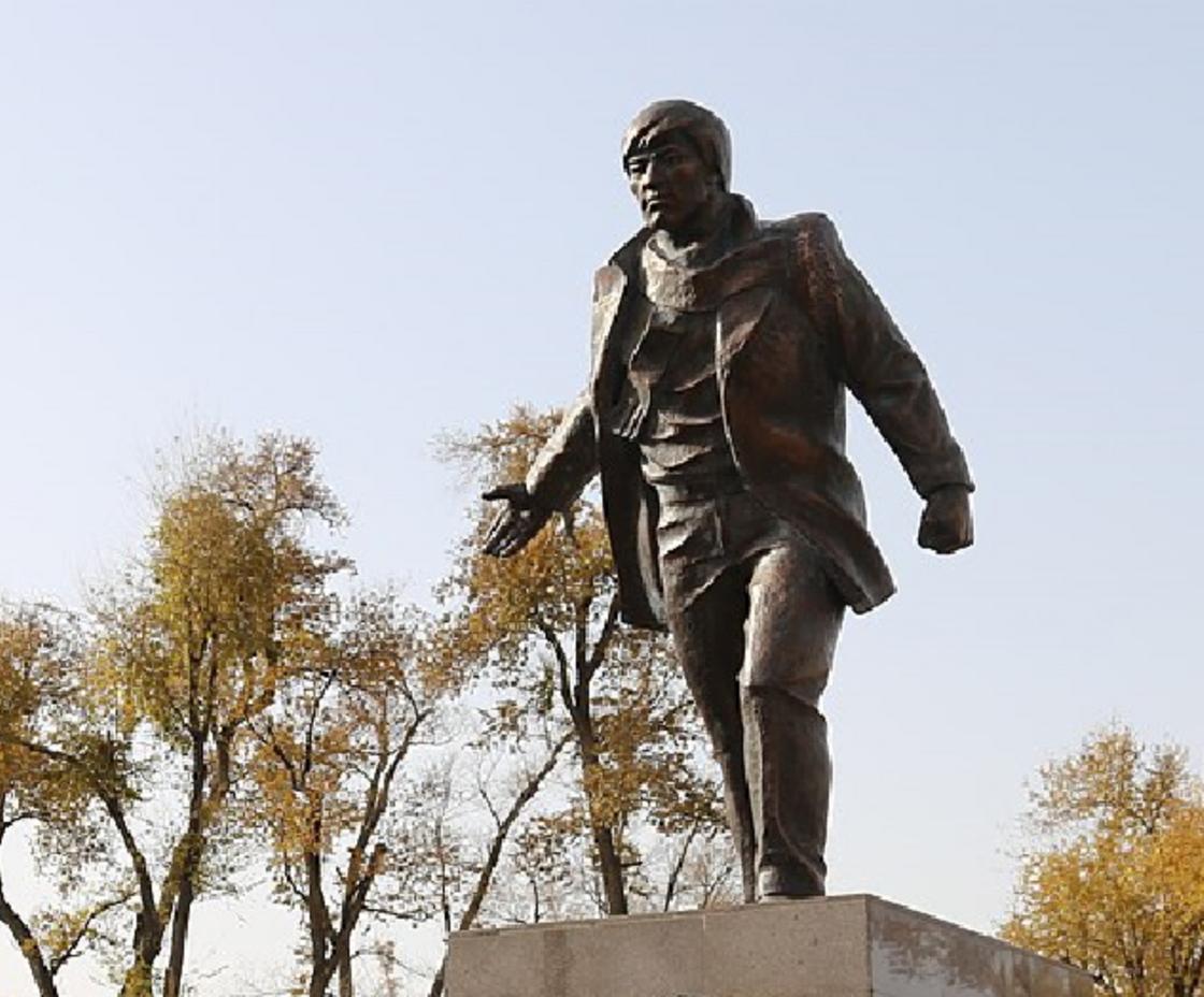Памятник Кайрату Рыскулбекову