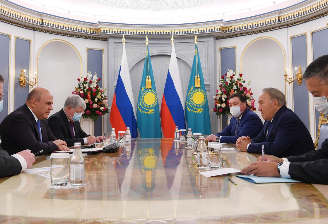 Нурсултан Назарбаев и Михаил Мишустин