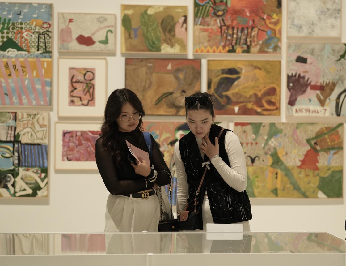 Выставка Алмагуль Менлибаевой "Я все понимаю"