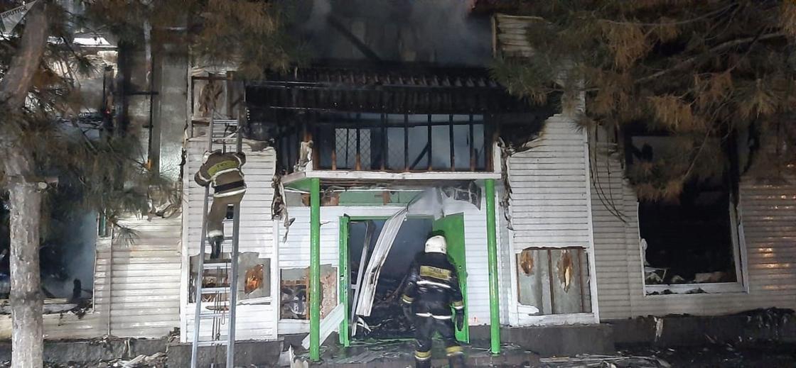 Магазин сгорел дотла в Алматы: стали известны подробности (фото, видео)