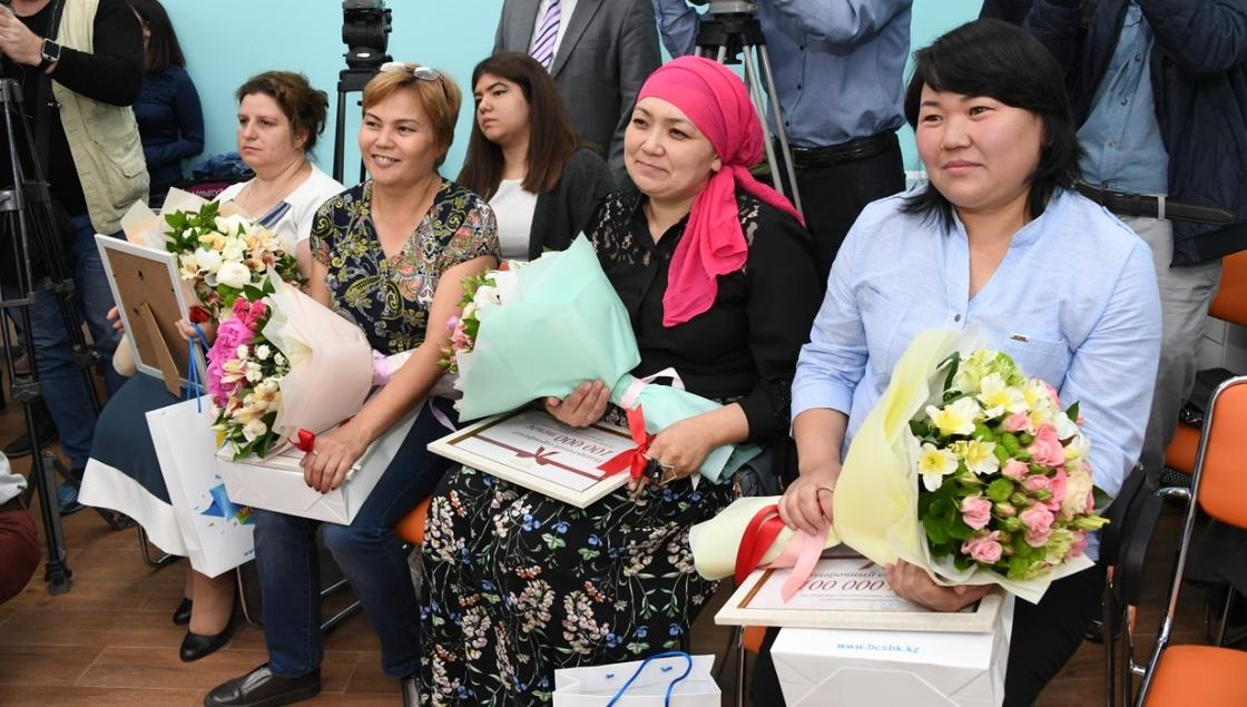 Многодетные семьи получили ключи от квартир по программе «Бақытты отбасы» в Алматы