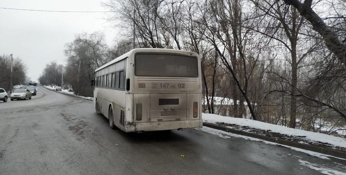 Пассажирский автобус насмерть сбил пешехода в Алматы (фото)