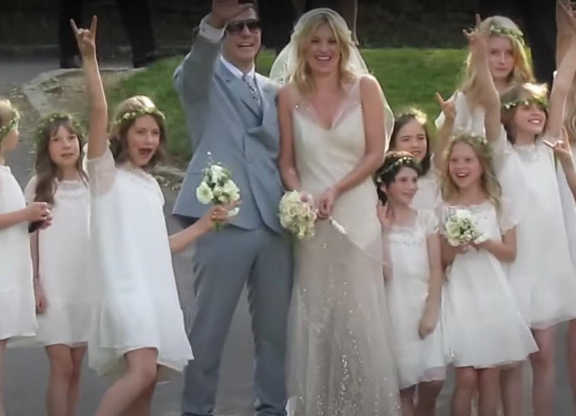 Кейт Мосс в свадебном платье с женихом