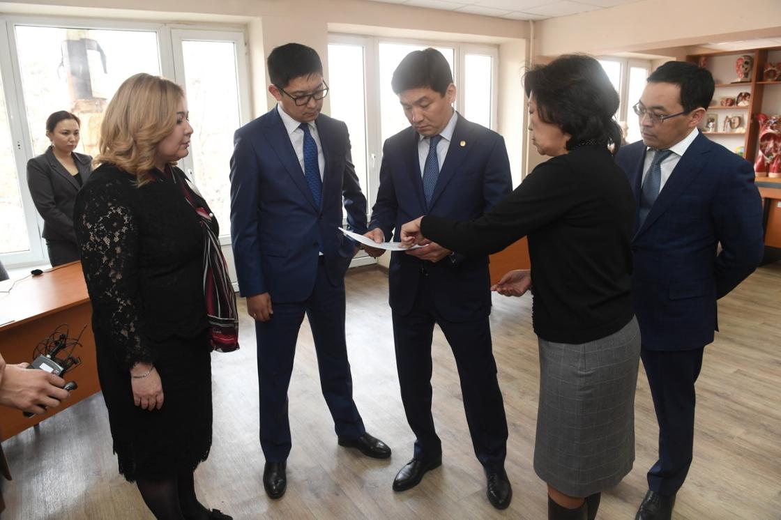 За срыв госзаказа уволена директор высшего медицинского колледжа в Алматы