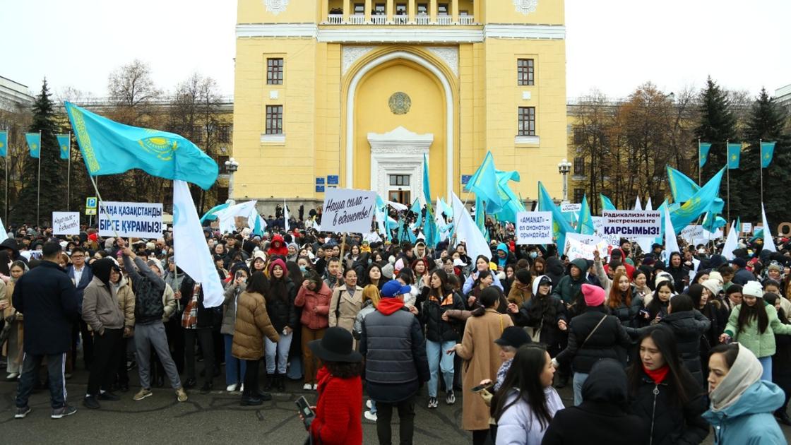 В Алматы проходит митинг партии Amanat