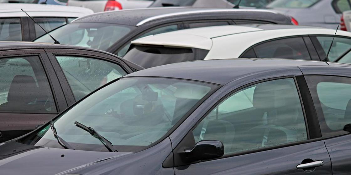 Требование акимата снизить цену за парковку проигнорировали на алматинской барахолке