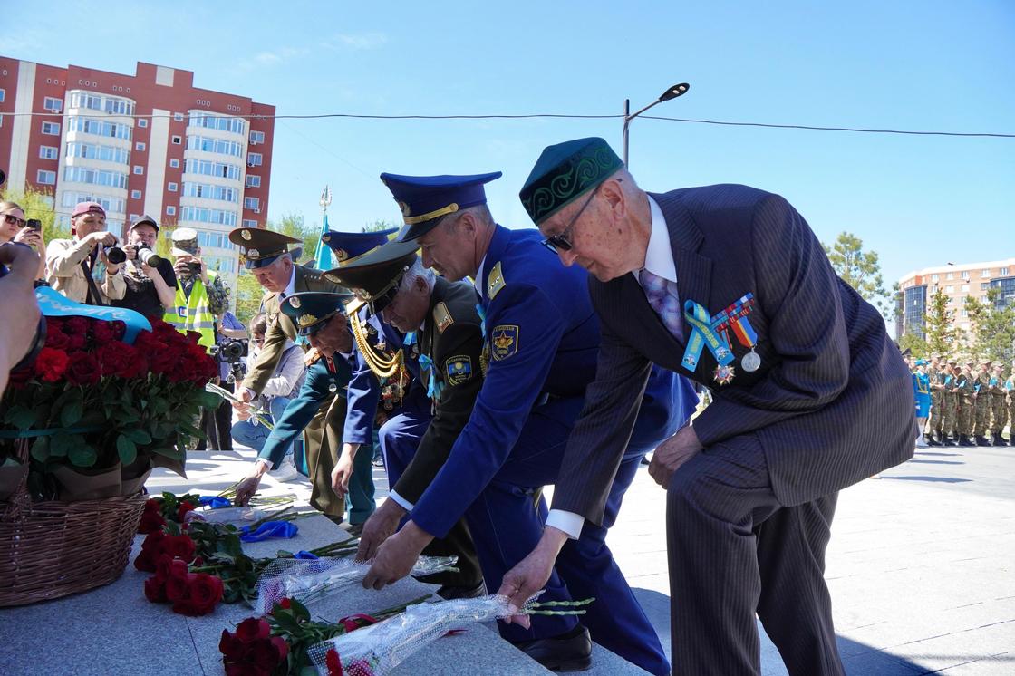 Возложение цветов Возложение цветов