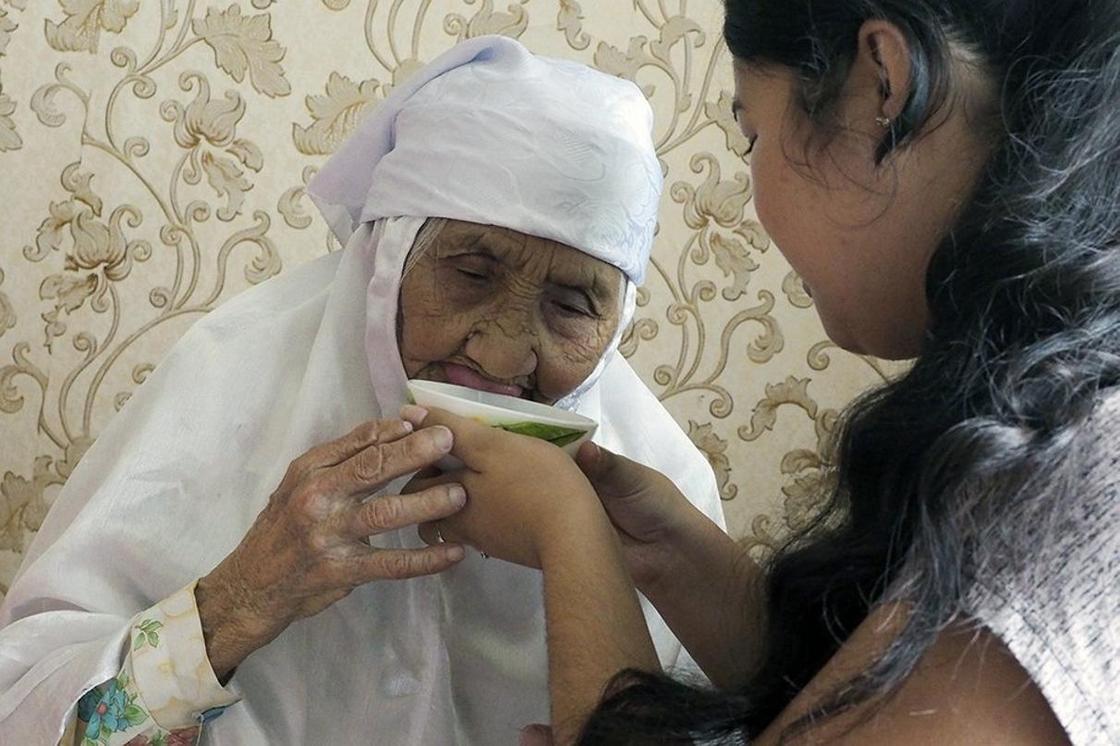 Скончалась самая старая женщина в мире - казашка Танзиля Бисембеева