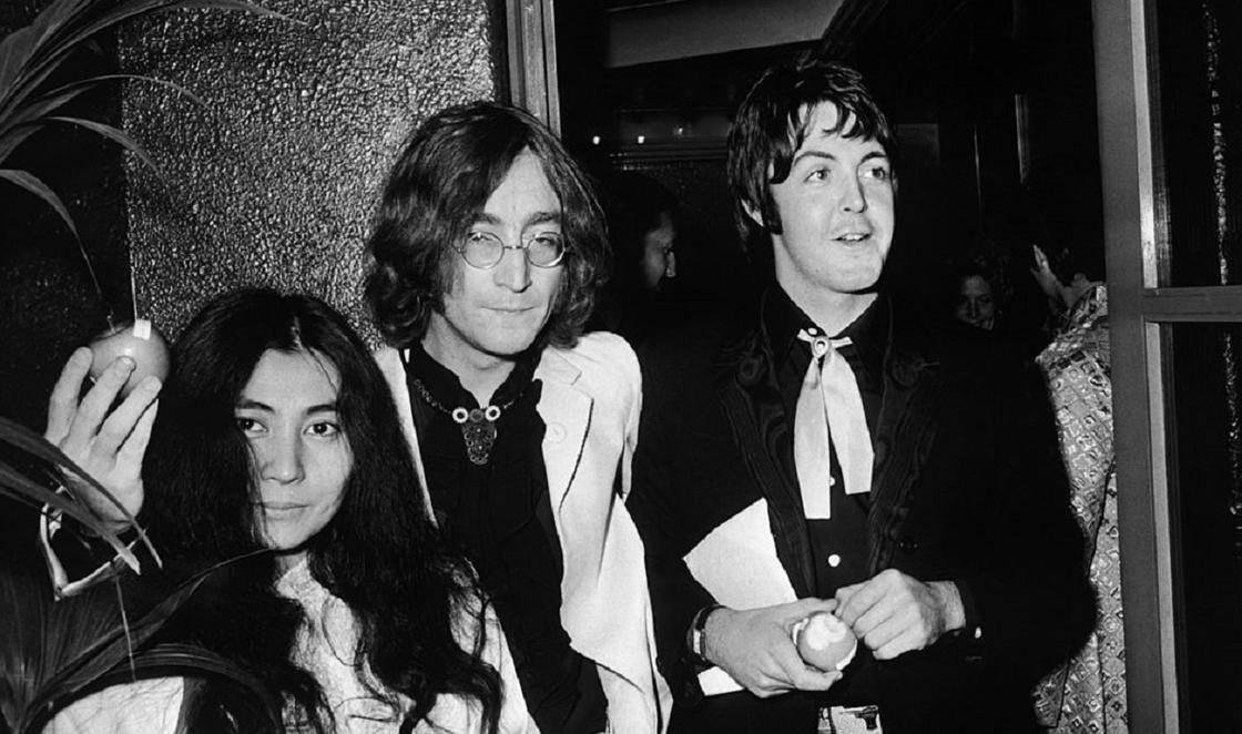 Йоко Оно, Джон Леннон и Пол Маккартни.