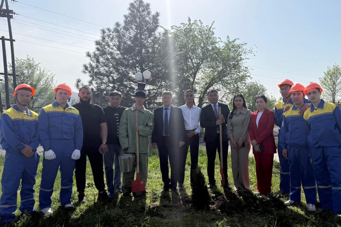 "Жұмысшы мамандықтар аллеясы" "Жұмысшы мамандықтар аллеясы"