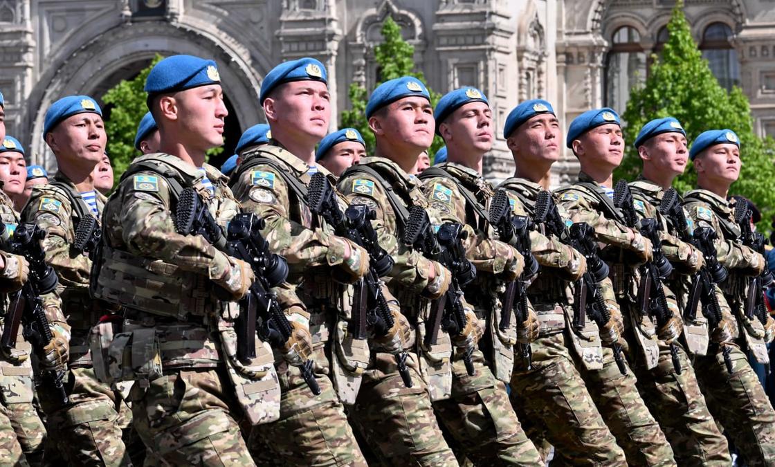 Казахстанские военнослужащие на параде в Москве Казахстанские военнослужащие на параде в Москве