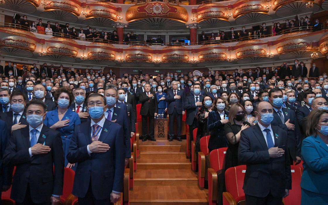 Касым-Жомарт Токаев и Нурсултан Назарбаев на собрании в честь 30-летия независимости РК