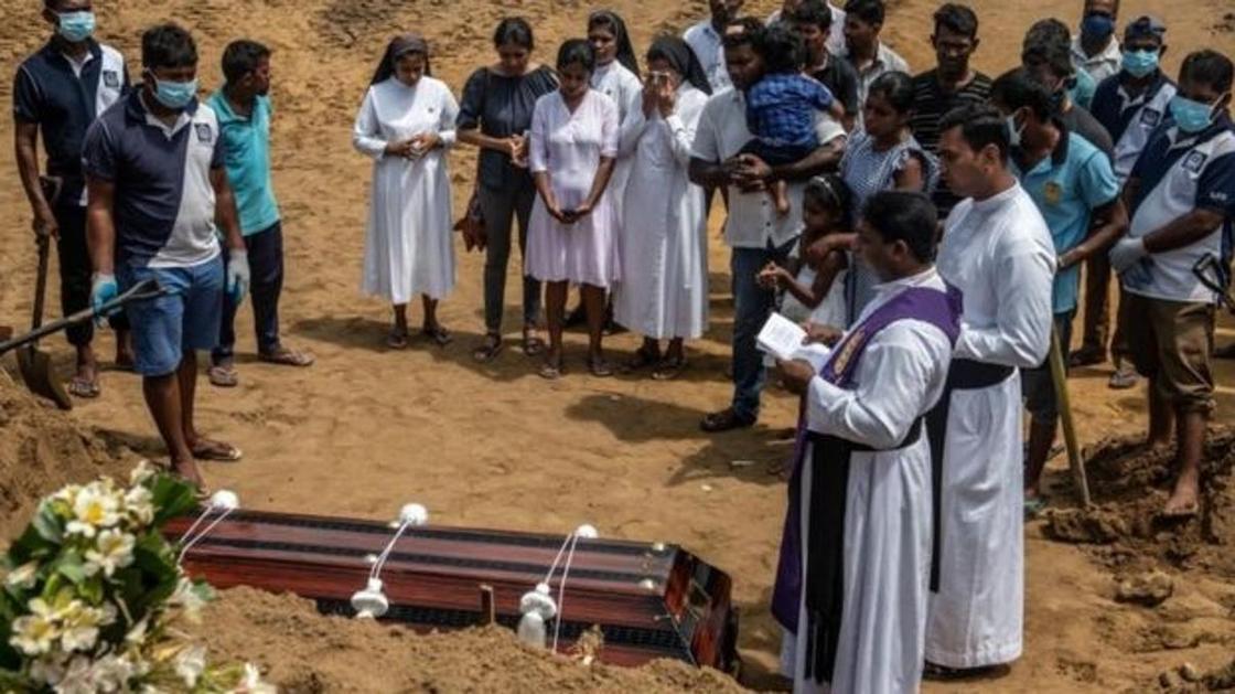 Взрывы в Шри-Ланке: строитель спас 450 человек ценой своей жизни (фото)