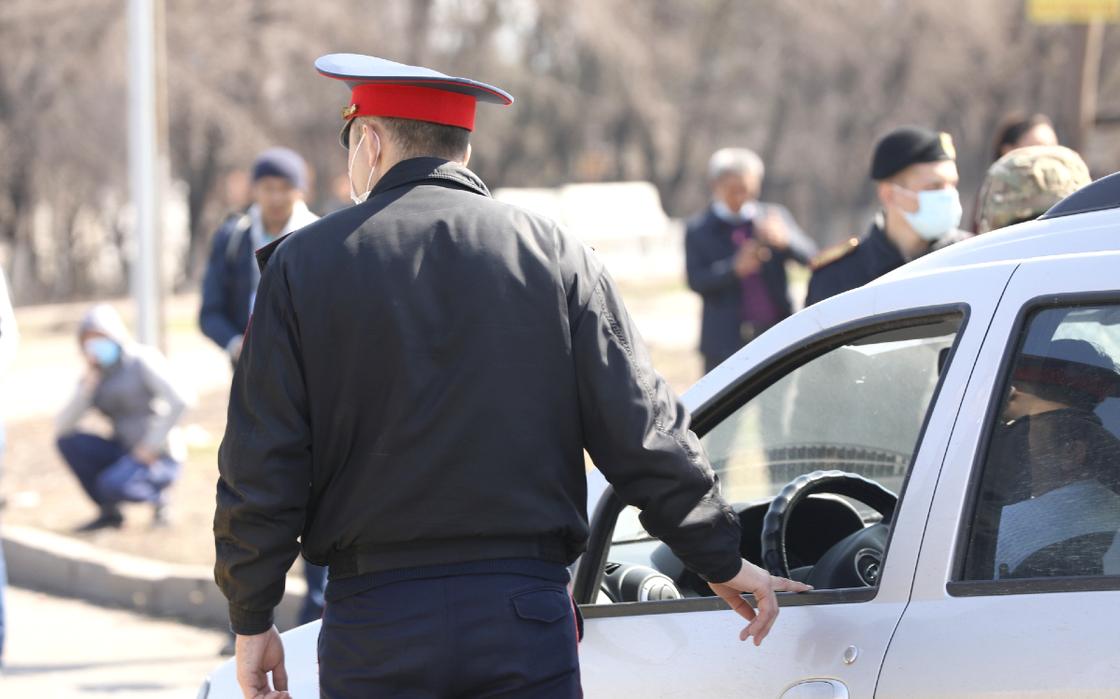 Человек в багажнике Land Cruiser пытался проехать через блокпост в Карагандинской области