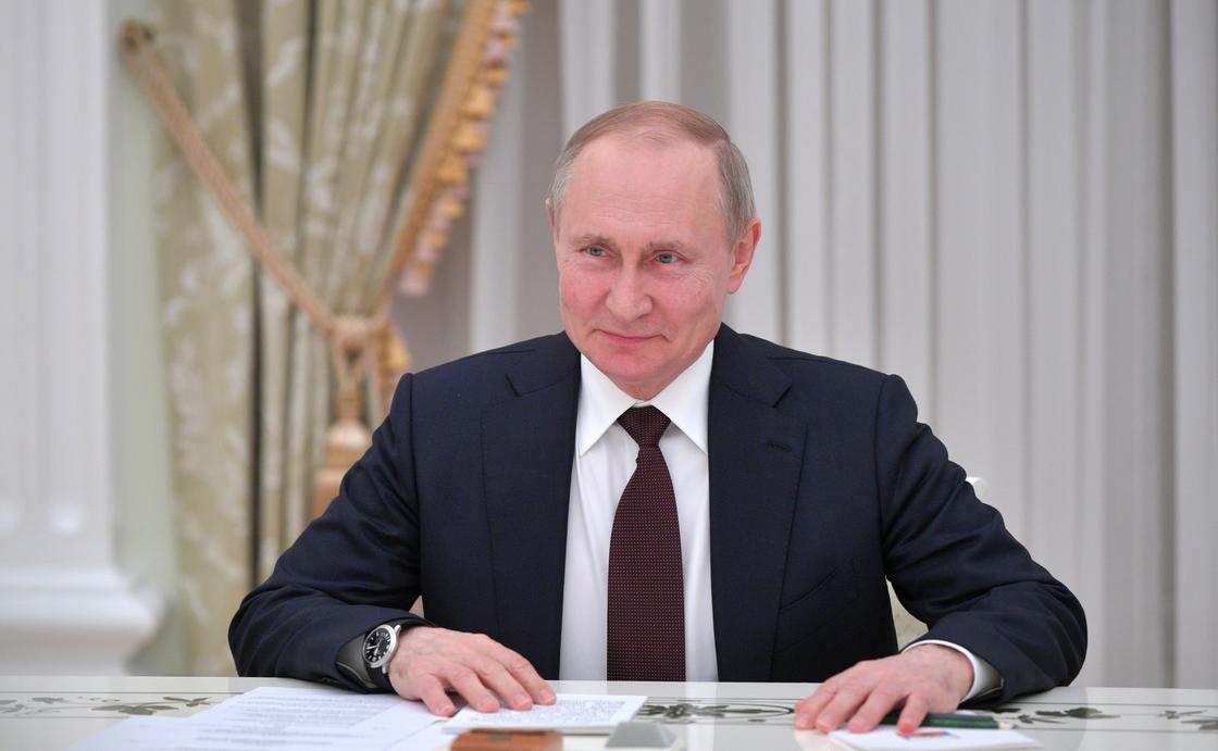Сайт "Путин навсегда" с измененным текстом конституции РФ появился в Сети