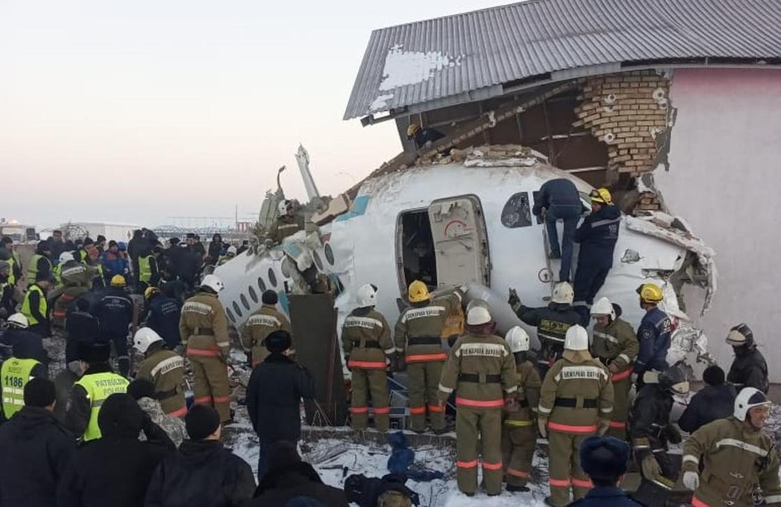 Причиной крушения самолета в Алматы мог стать отказ двигателя