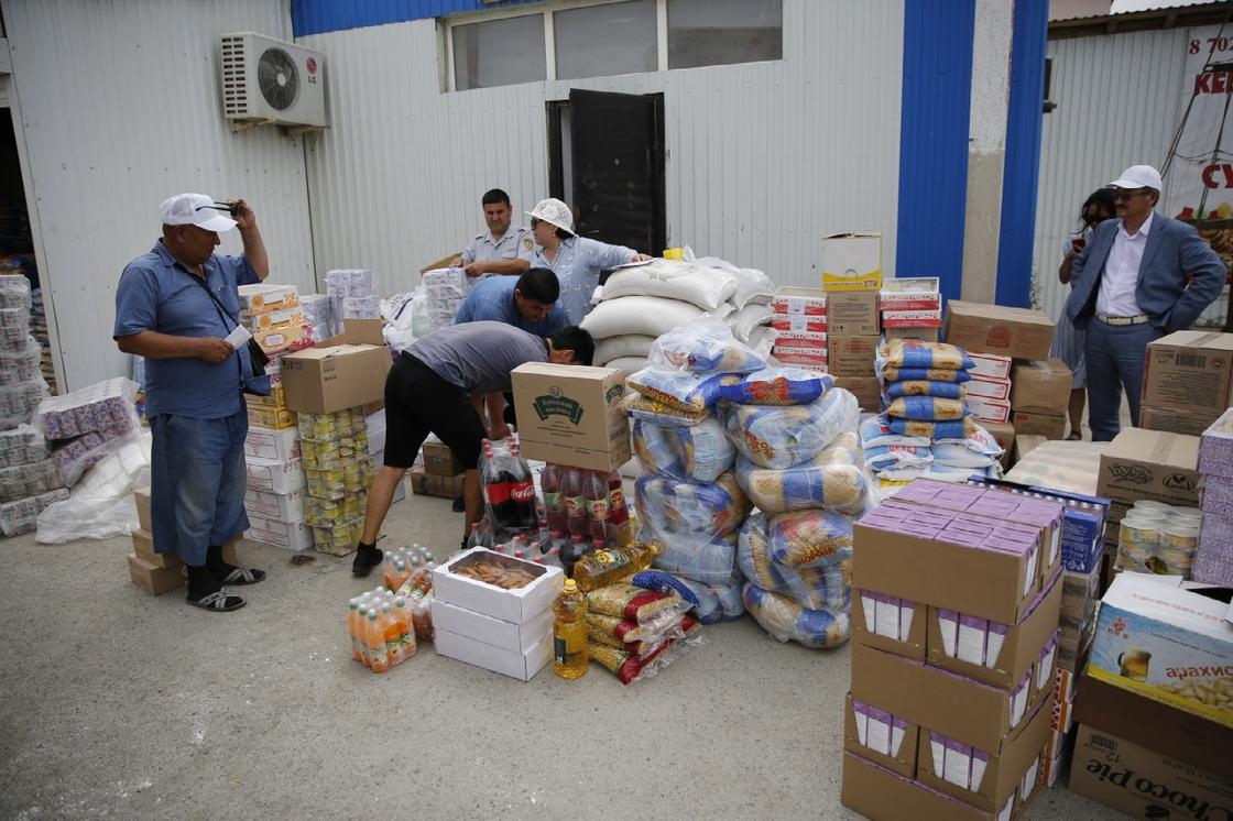 В Атырауской области собрали гуманитарную помощь в рамках акции "Арыс, біз біргеміз"
