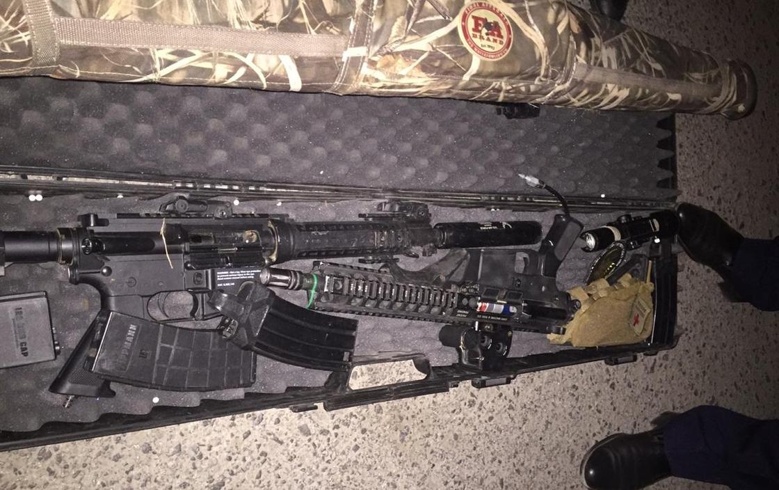 Арсенал оружия нашли в багажнике беспризорного авто в Атырау