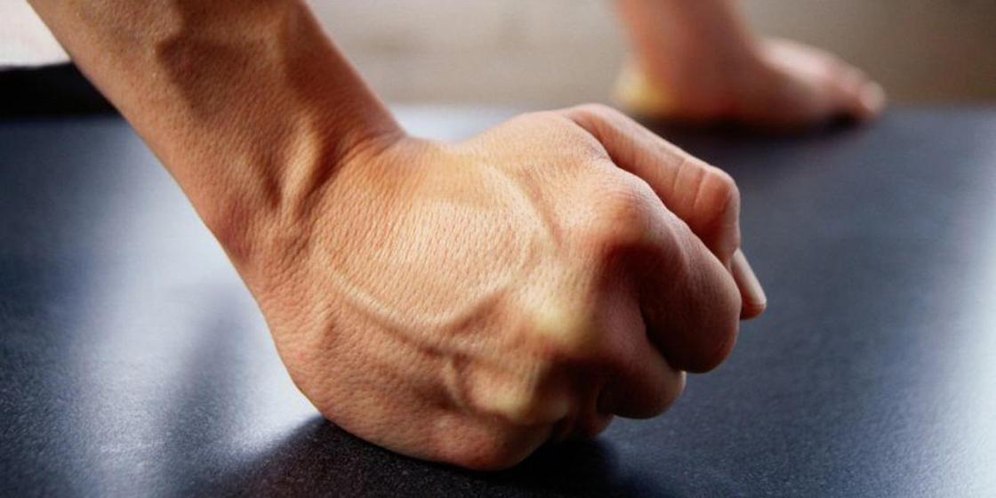 Житель Костанайской области убил родного брата во время спора Житель Костанайской области убил родного брата во время спора