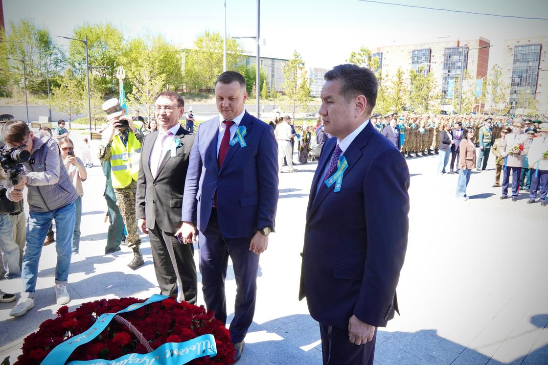Возложение цветов Возложение цветов