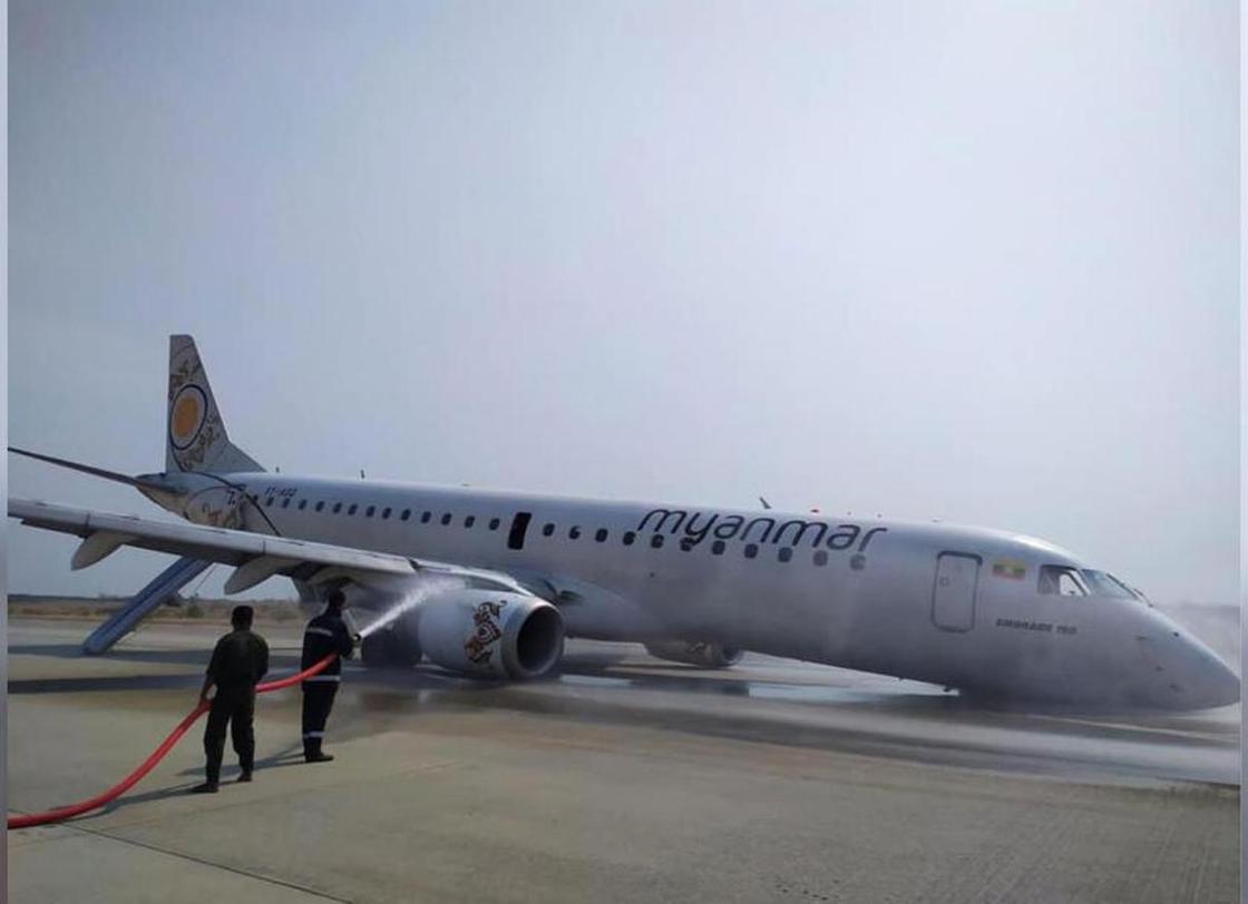 В Мьянме пилот посадил самолет без передней стойки шасси