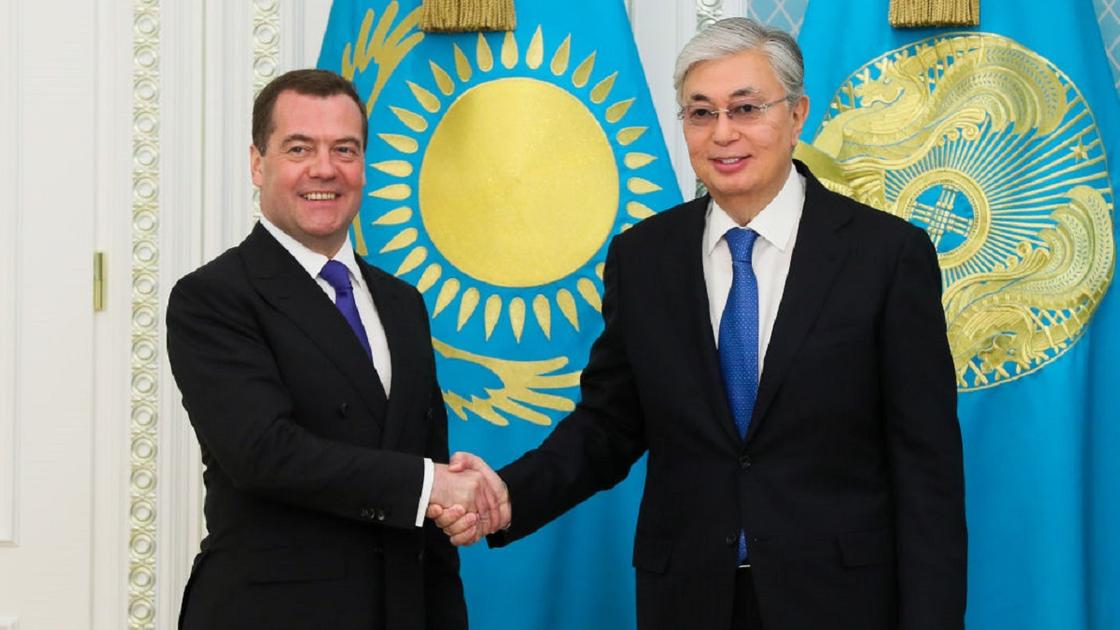 Медведев встретился с президентом Казахстана