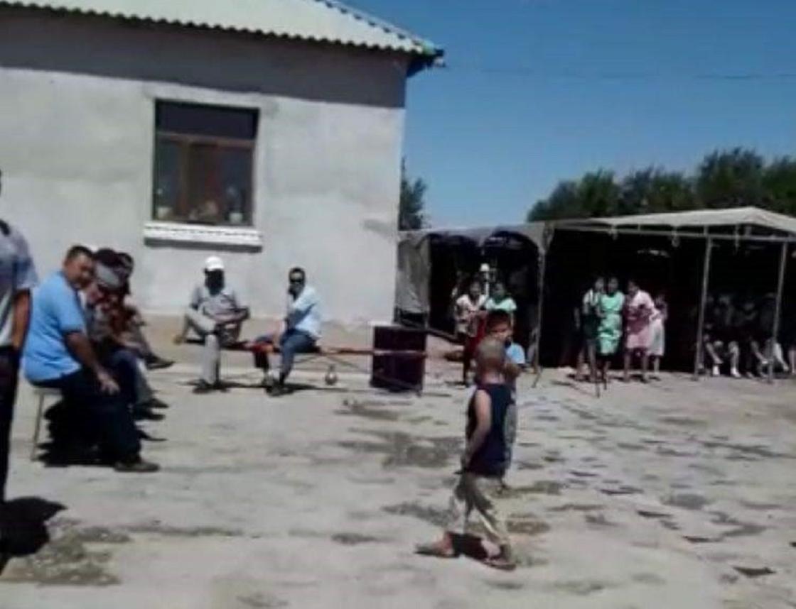 Беташар устроили во дворе дома в Туркестанской области