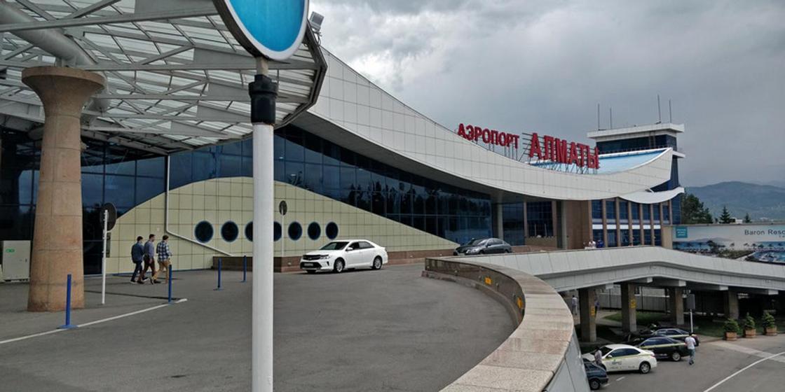 Аэропорт эвакуируют в Алматы