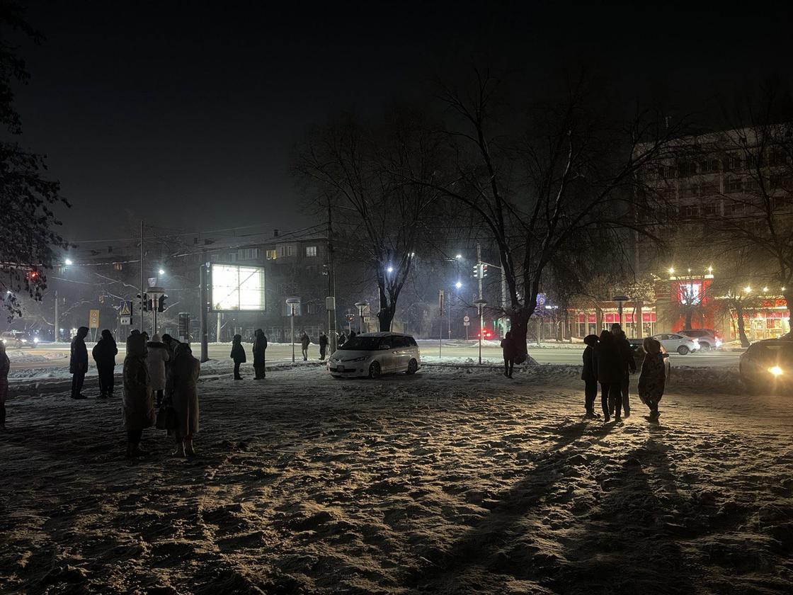 Жители Алматы вышли на улицы после землетрясения