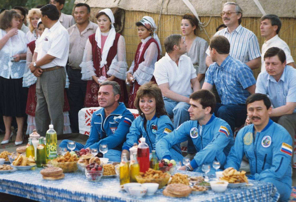 "Словно кто-то подтолкнул": Талгат Мусабаев оказался в открытом космосе без страховки