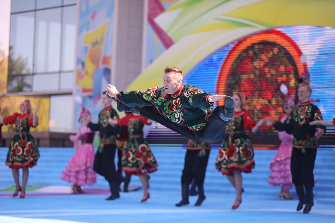 "Единство в многообразии": Токаев поздравил алматинцев с Днем единства (фото)