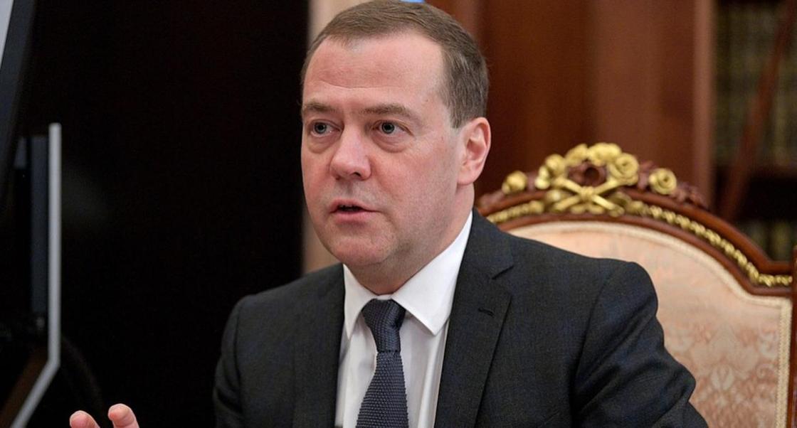 Медведев не исключил введение четырехдневной рабочей недели