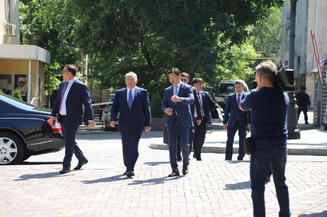 Нурсултан Назарбаев заложил капсулу времени в Алматы (фото)