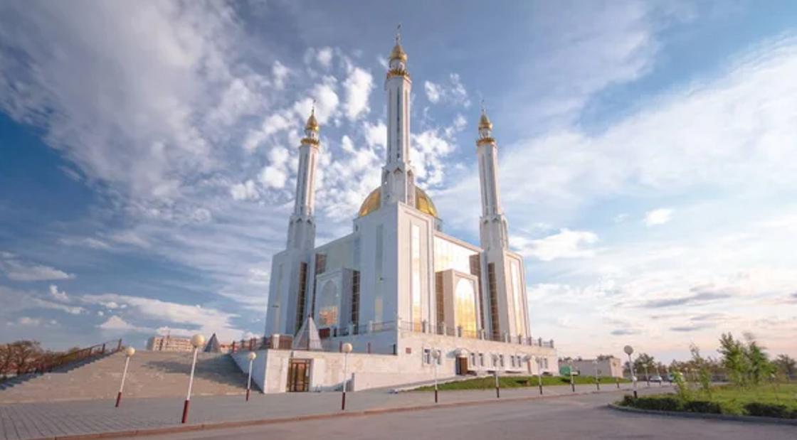 Мечеть с минаретами