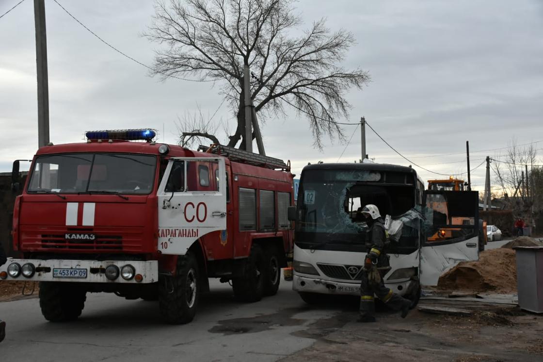 20 человек пострадали в ДТП с автобусом в Караганде (фото, видео)