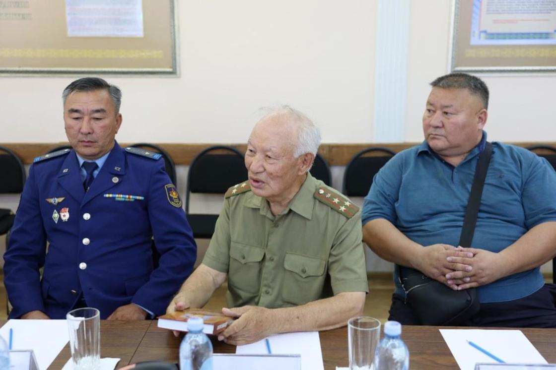 Военнослужащие