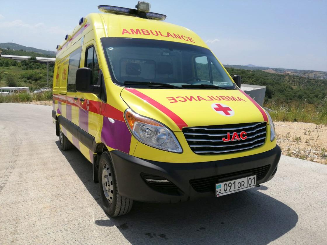 807 машин скорой помощи доставят казахстанским врачам