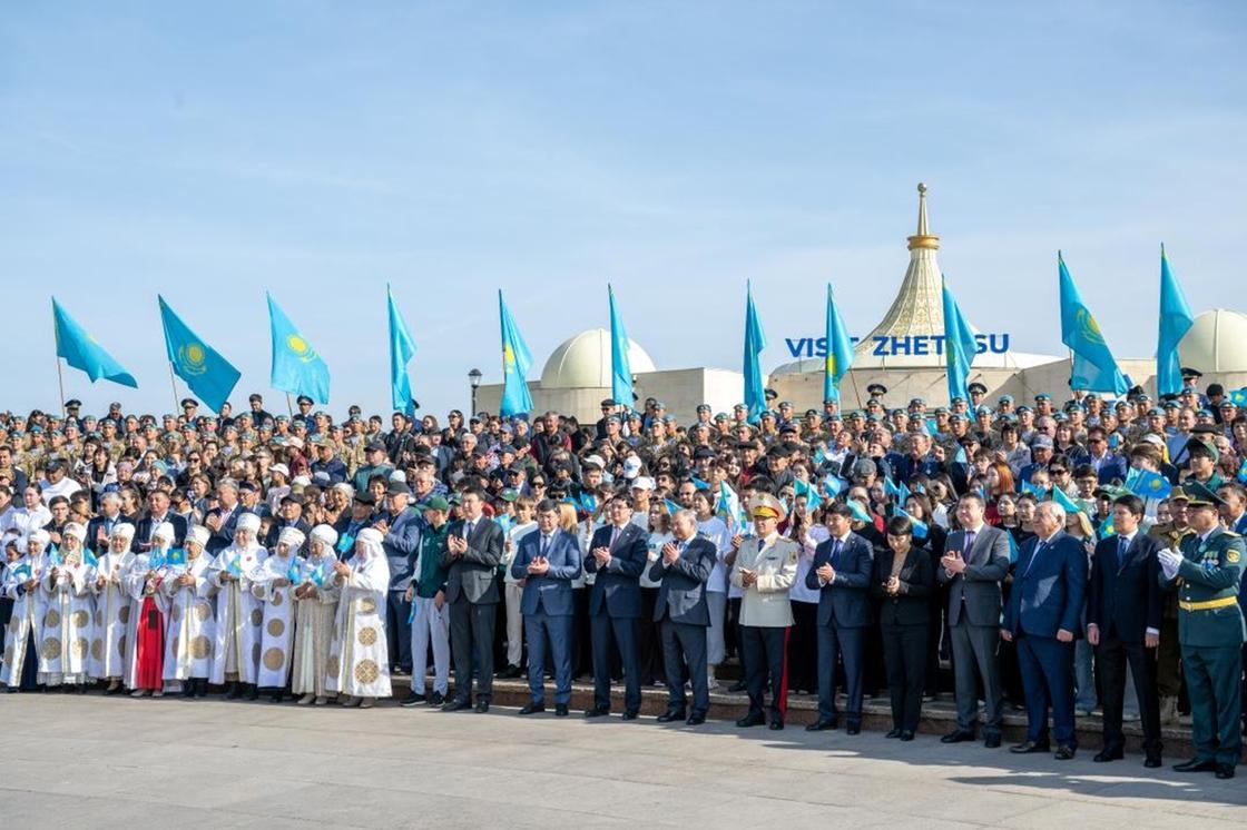 Жетісуда Республика күніне орай Мемлекеттік Ту көтерілді