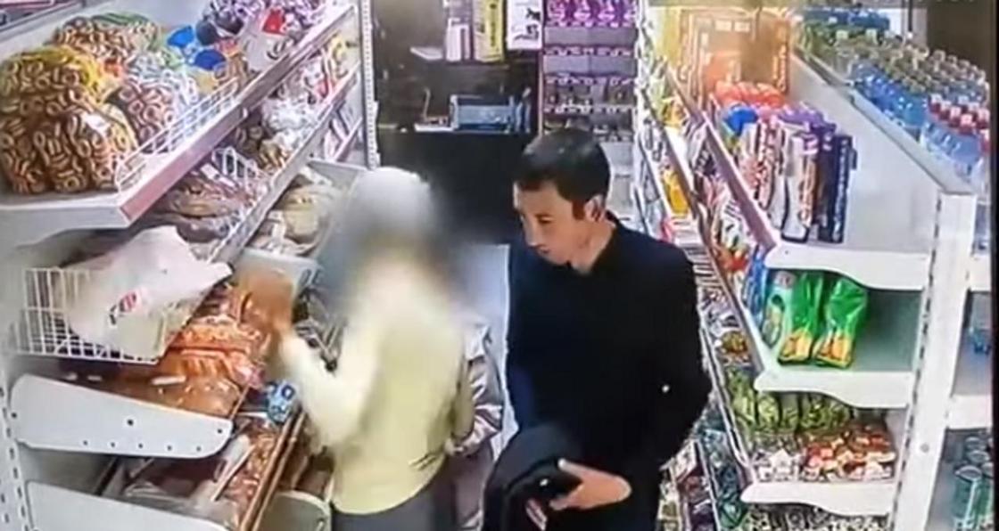 Вор проследил за женщиной и обокрал ее в магазине в Нур-Султане (видео)