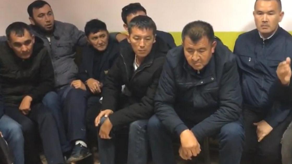 Атырауский водитель автобуса: Если нажалуюсь на карманников – могут порезать или убить (видео)