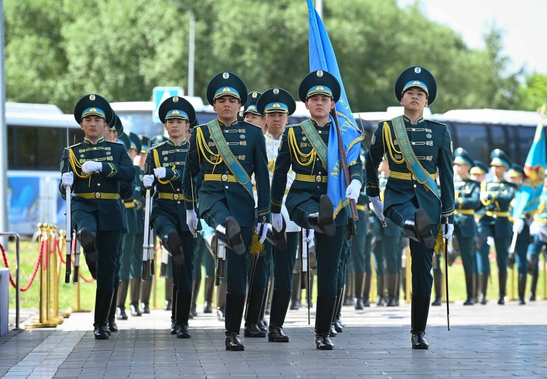 Церемония поднятия государственного флага
