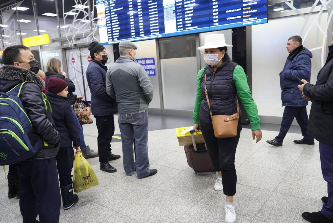 "Нам было страшно": первый рейс с казахстанцами из Хайнаня сел в Алматы