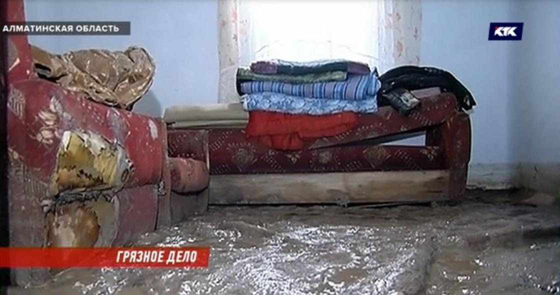 "Все в грязи и залито водой": последствия подтопления показали в Алматинской области (фото) "Все в грязи и залито водой": последствия подтопления показали в Алматинской области (фото)
