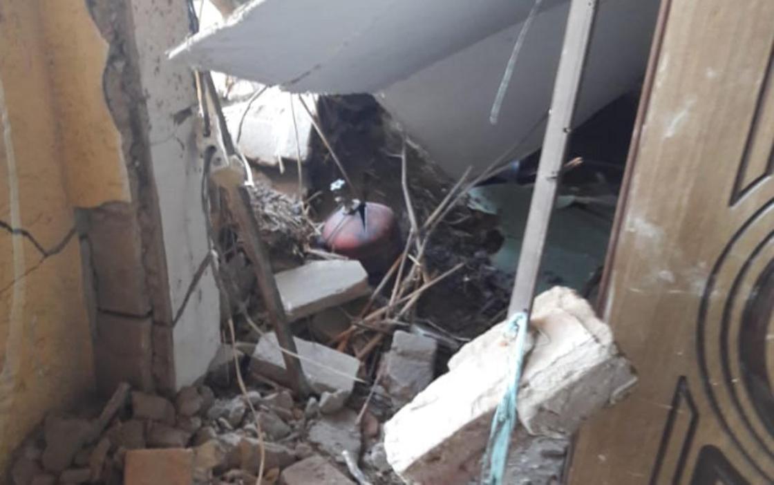 Стена обрушилась на двух женщин из-за хлопка газа в Кызылорде