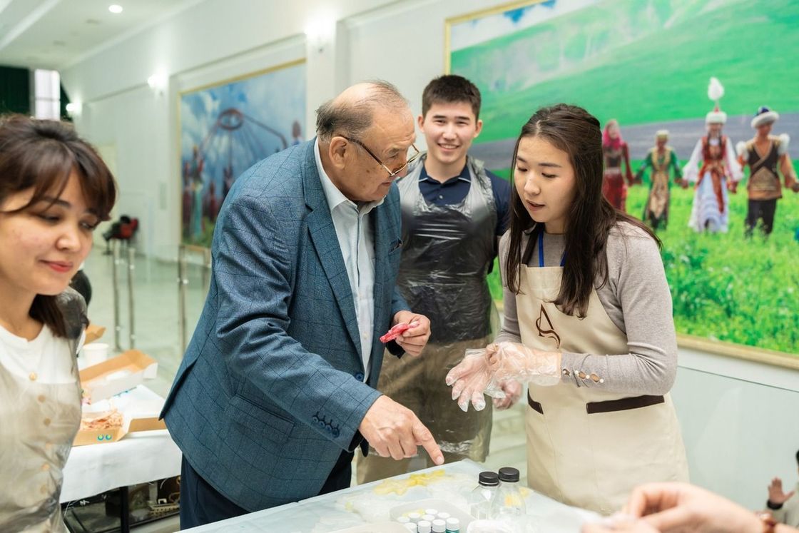 Қолөнер көрмесі