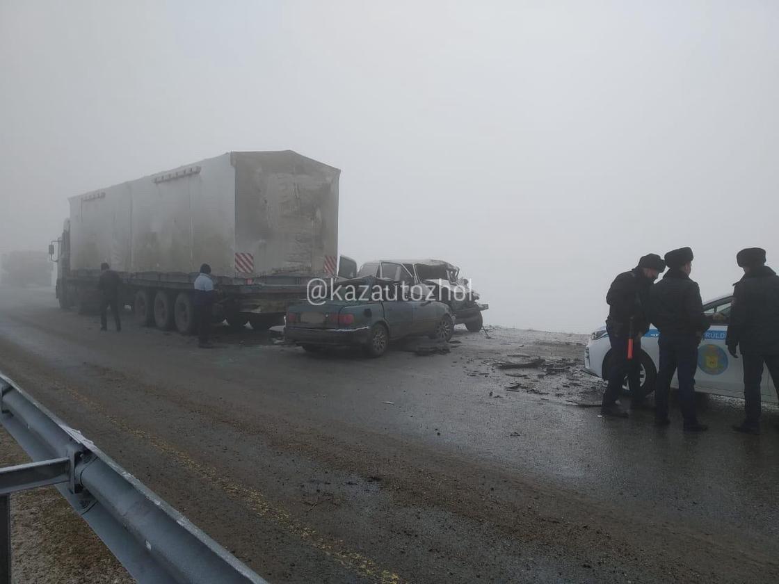Массовое ДТП произошло на трассе Нур-Султан - Темиртау (фото)