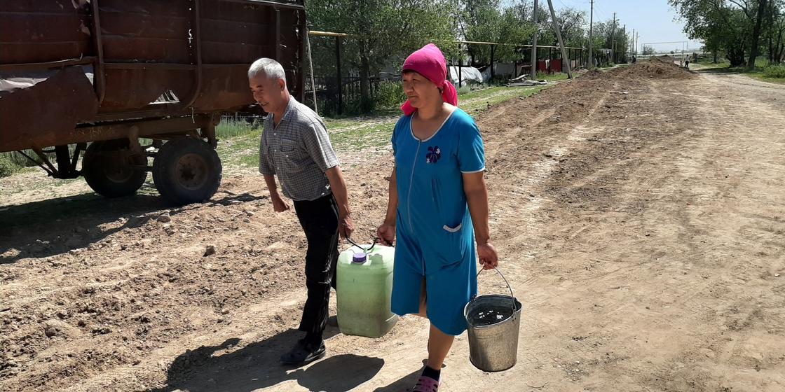 В колодец падали кошки и петухи: жители села в ЗКО пьют опасную воду