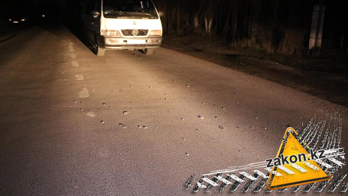Переживал за пассажиров: пешехода сбили насмерть в Алматинской области (фото)