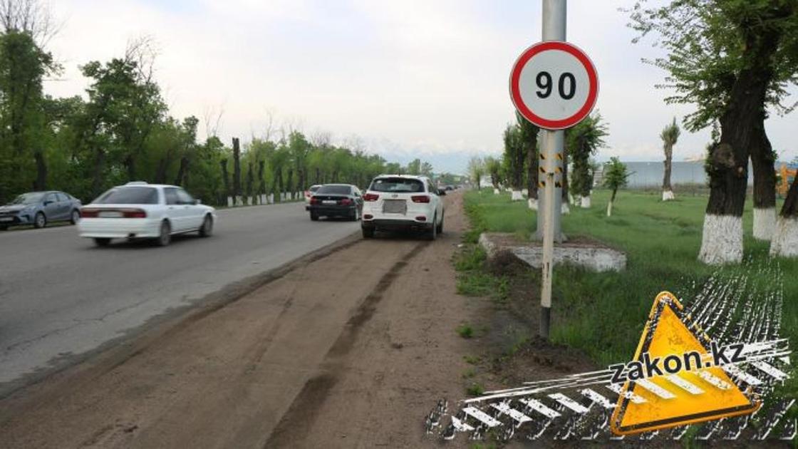 Отлетел на 50 метров: мужчину насмерть сбили на трассе под Алматы Отлетел на 50 метров: мужчину насмерть сбили на трассе под Алматы