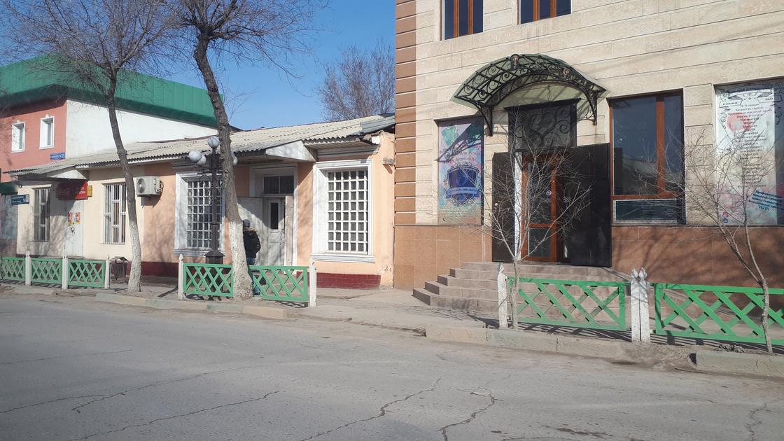 Повозка и дорогие авто: как живет Туркестан, став городом областного значения